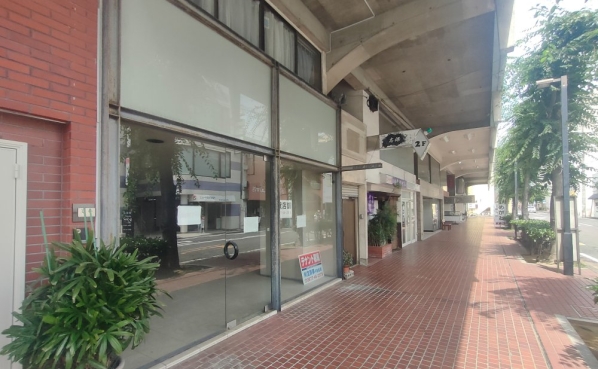 人工土地塚田店舗
